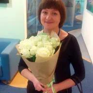 19 білих троянд Avalanche 60 см