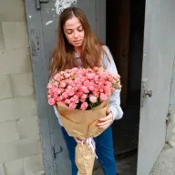 33 розовых розы спрей