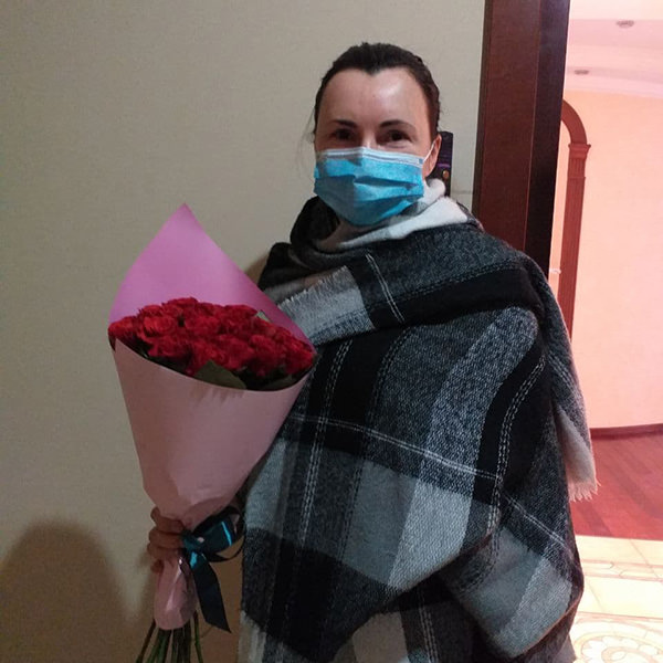 25 червоних троянд 50 см