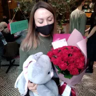 25 червоних троянд 50 см