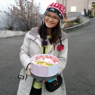 Коробочка з квітами і макарунами «Витонченість»