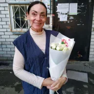 11 білих троянд 50 см