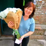 15 білих хризантем