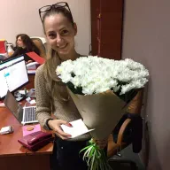 15 білих хризантем